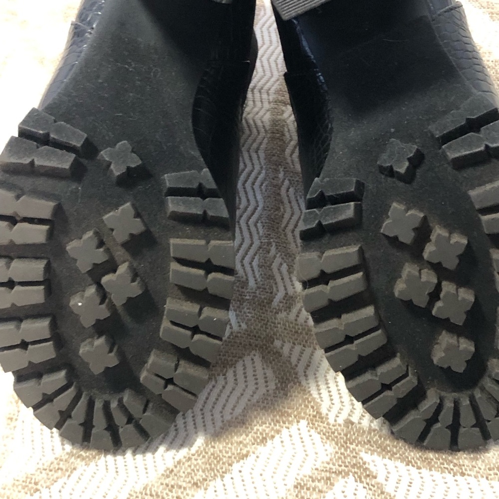 Soda Black Chunky Heeled Ankle Boots with crocodile/snake print - Picture 13 of 14